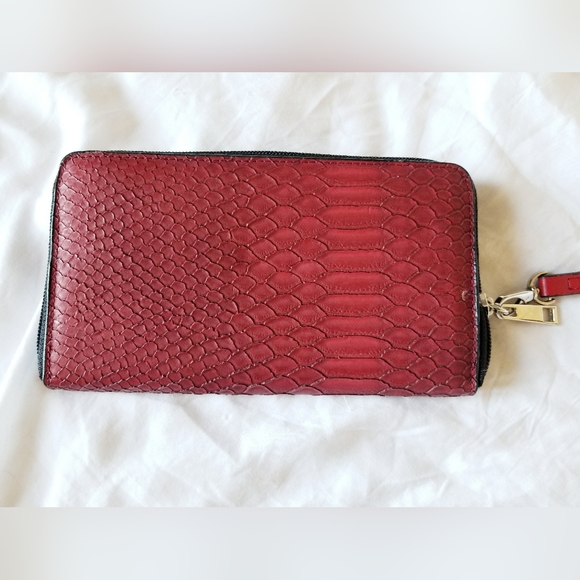 Reaction  Kennth Cole Wallet - Picture 2 of 4